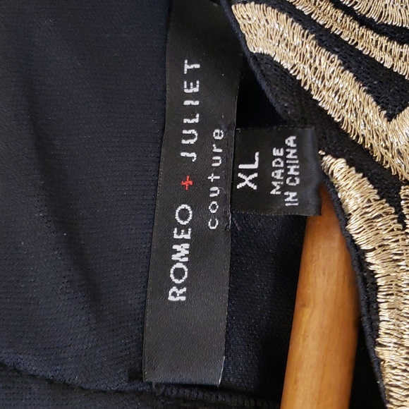 Romeo & Juliet Couture Brocade Black & Gold Halter Top Size XL - Picture 5 of 6